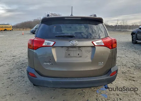 2015 Toyota Rav4 Xle z USA, uszkodzony, nr VIN JTMRFREV4FD097722